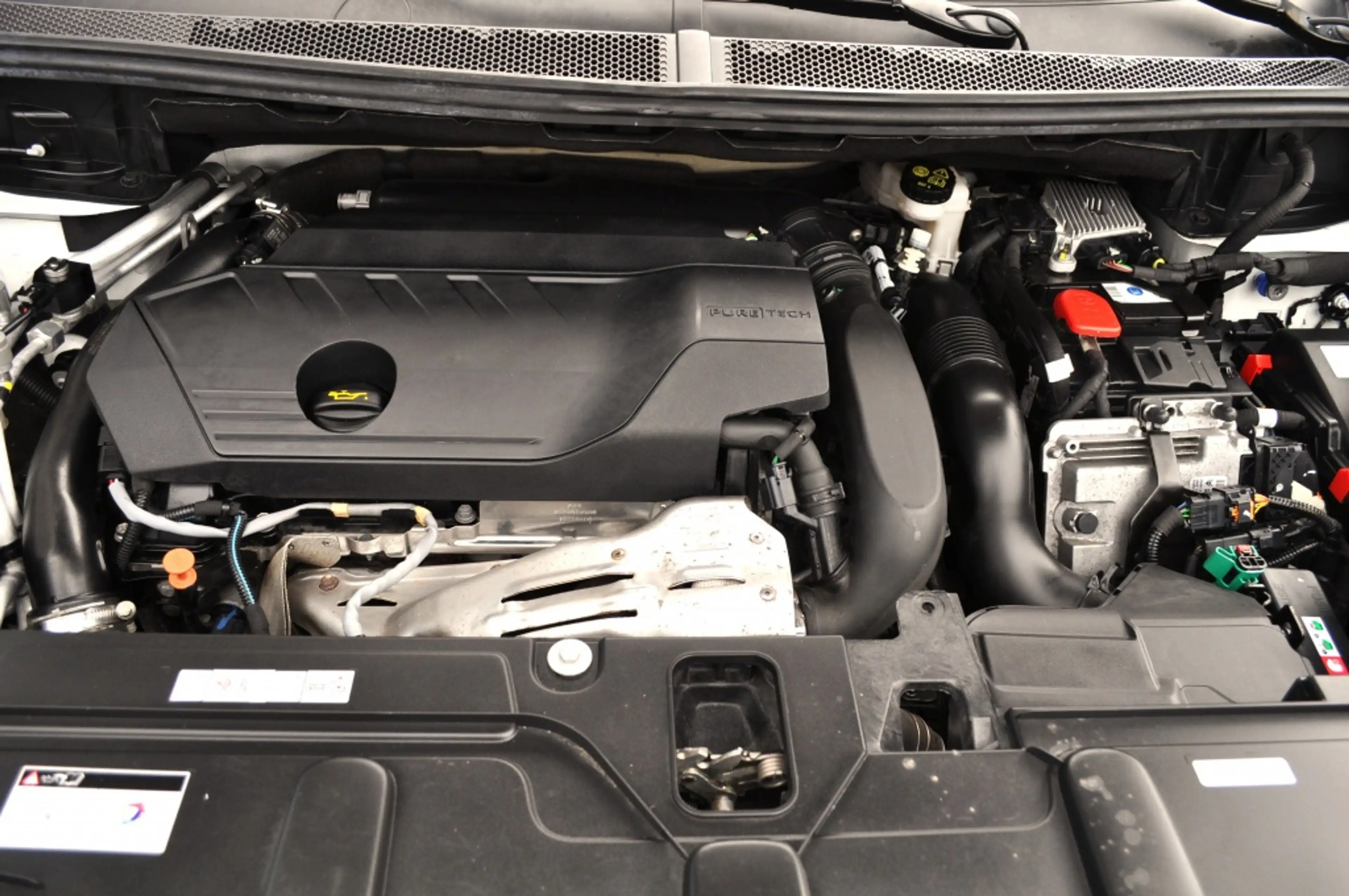 Peugeot 3008 1.6 HYb4 300 GT leer mass el klep — photo 20
