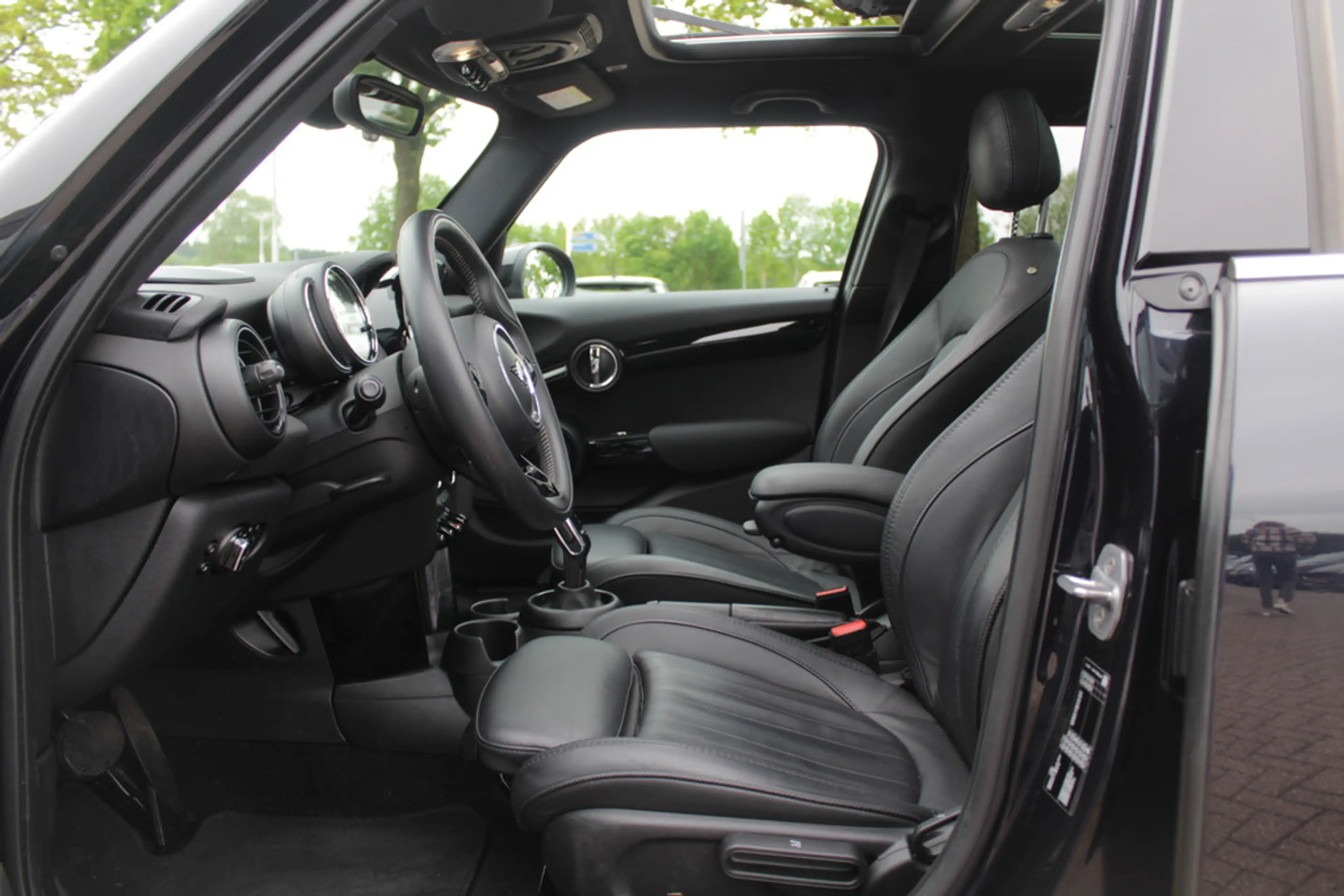 MINI Cooper Mini 1.5 60 Years Edition / Panoramadak / Head-up — photo 10