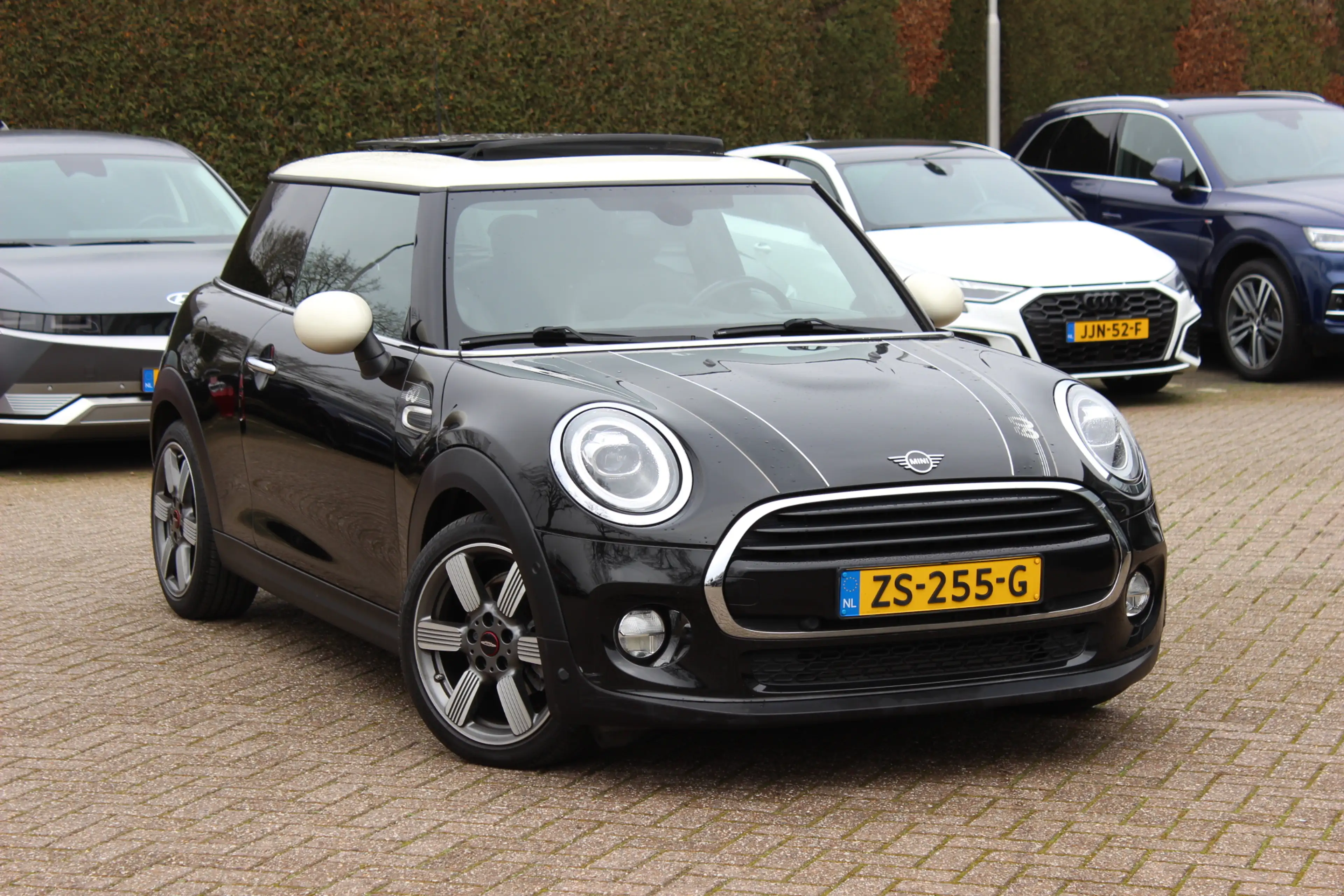 MINI Cooper Mini 1.5 60 Years Edition / Panoramadak / Head-up — photo 31
