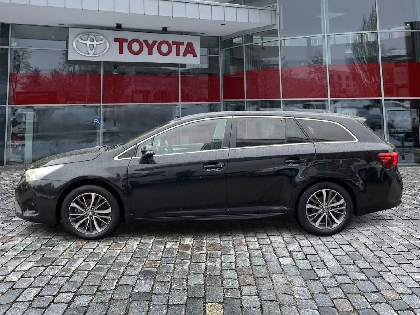 Toyota Avensis Touring Sports 2.0 EditionS+ Top Gepflegt Zwart - 2