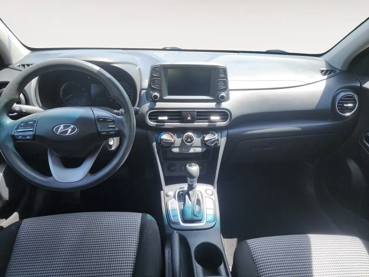 Hyundai KONA снимка Hyundai KONA