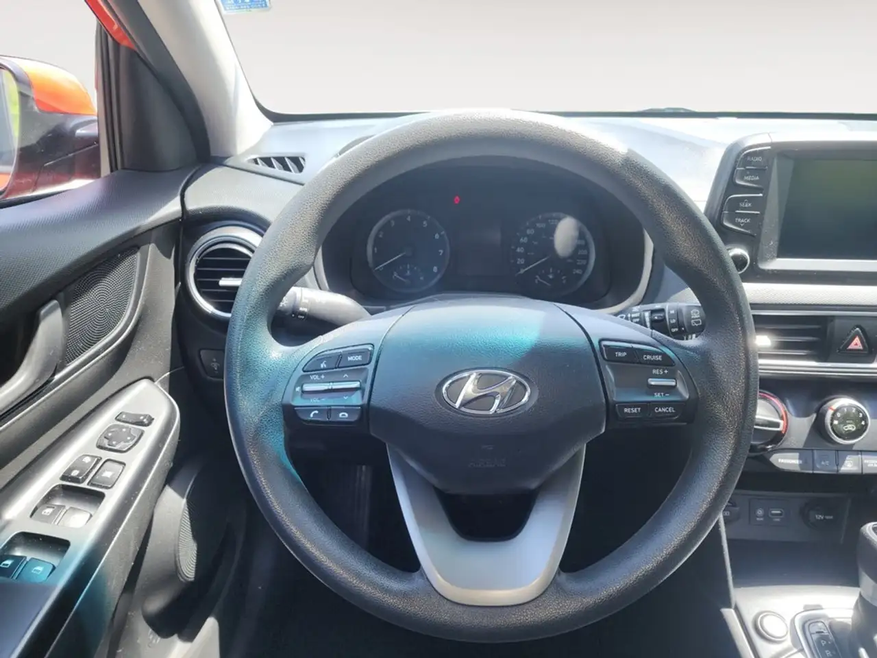 Hyundai KONA снимка Hyundai KONA