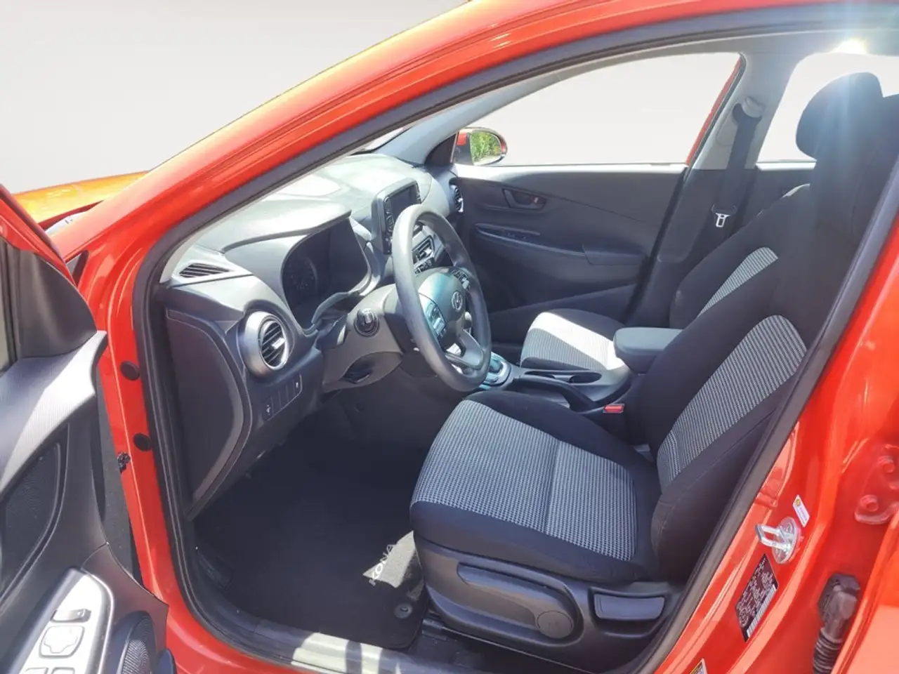 Hyundai KONA снимка Hyundai KONA