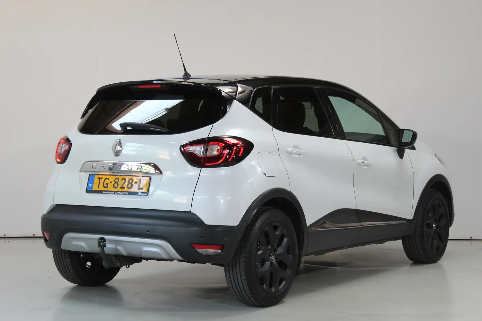 Renault Captur 0.9 TCe Intens | Camera | Trekhaak | Cruise | 1e E Wit - 2