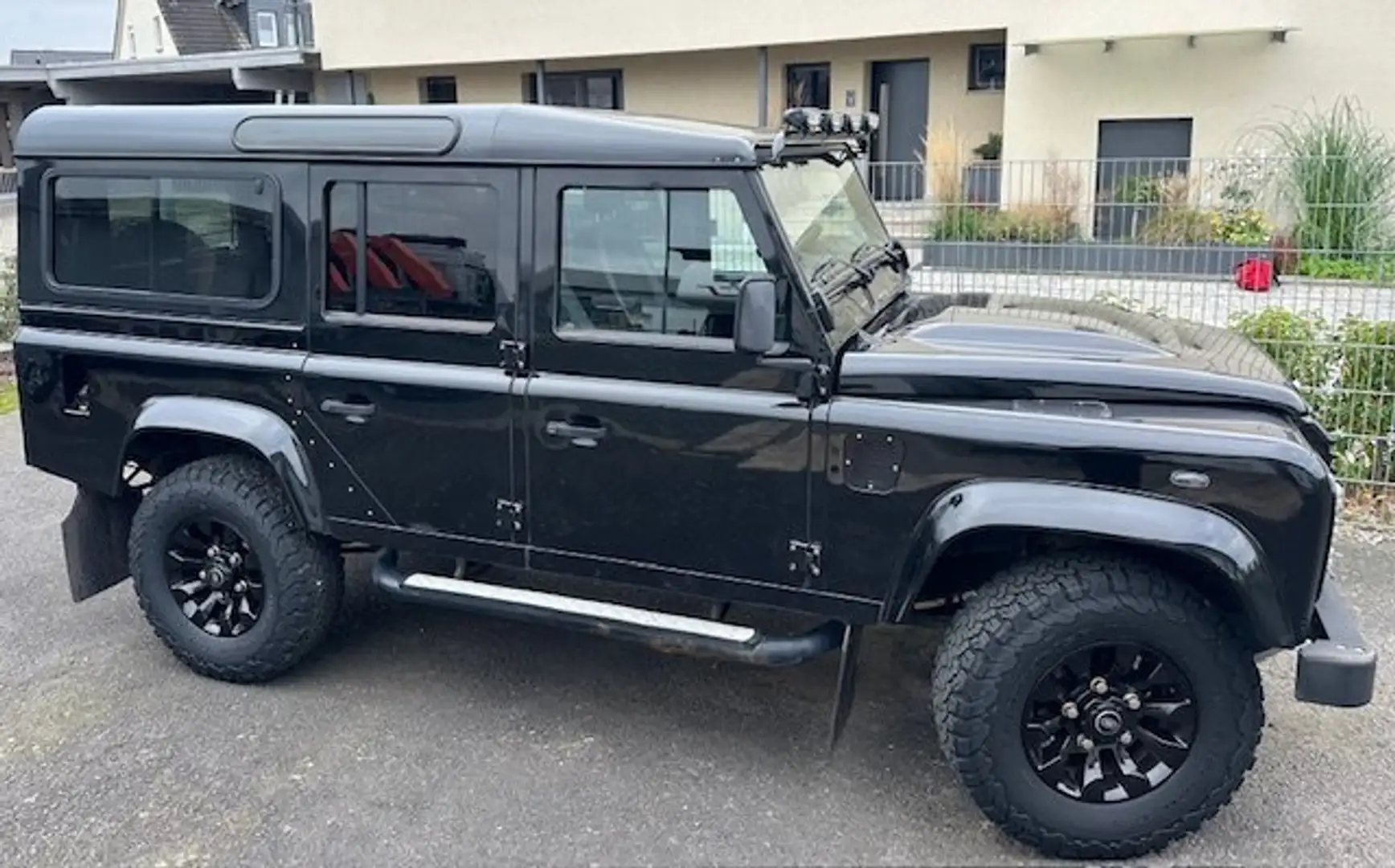 Land Rover Defender Defender 110 DPF Station Wagon SE Schwarz - 1