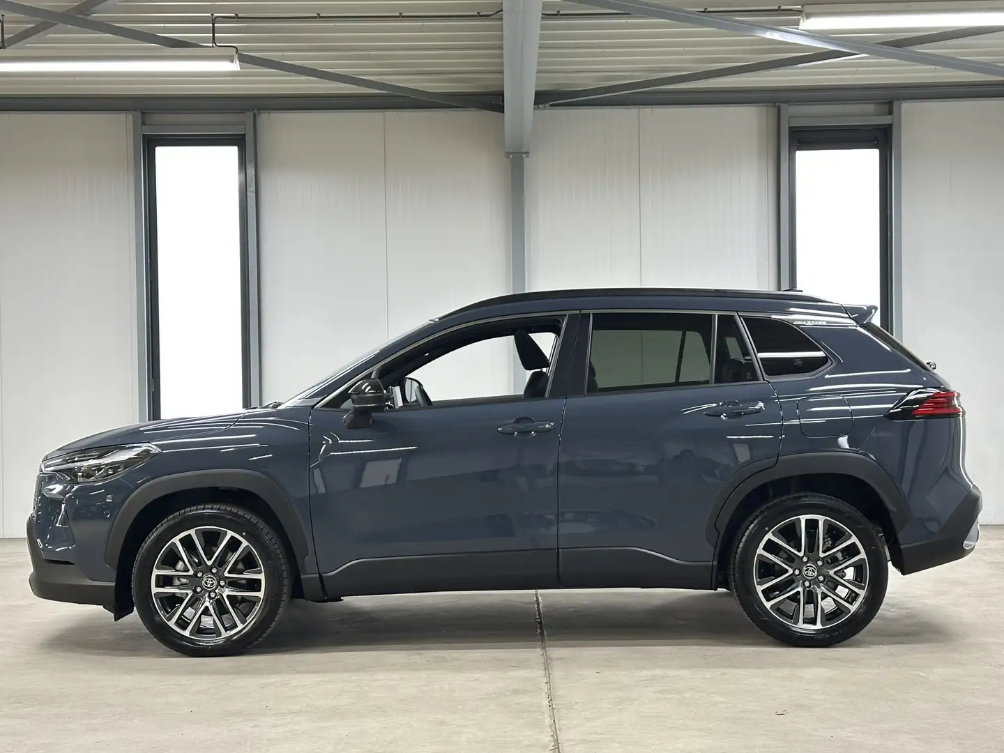 Toyota Corolla Cross Hybrid 180 Executive | Leder | Pano | JBL | Camera Grau - 2