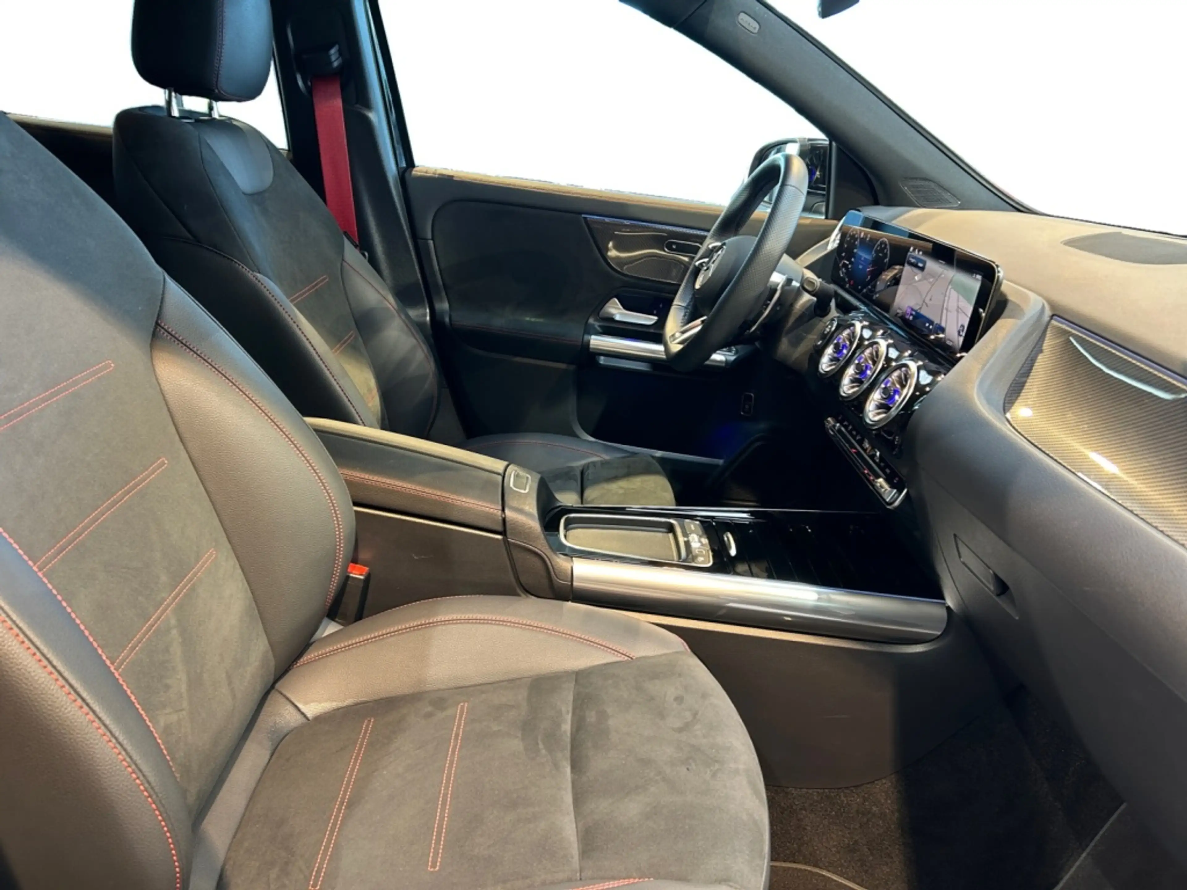 Mercedes-Benz GLA 35 AMG GLA 35 4matic AMG AMG+MBUX+MBeam+Wide+Cam+LED — photo 10