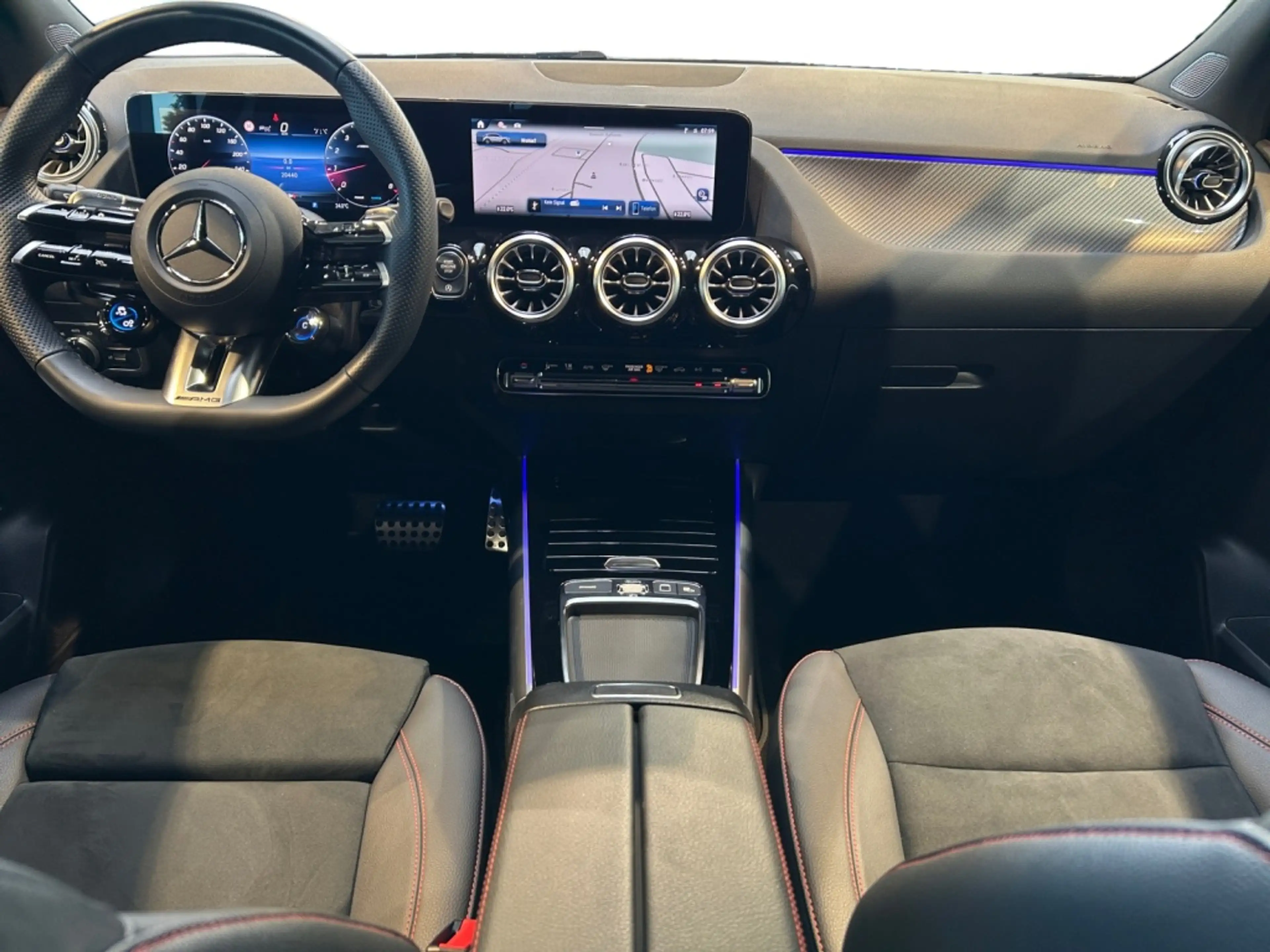 Mercedes-Benz GLA 35 AMG GLA 35 4matic AMG AMG+MBUX+MBeam+Wide+Cam+LED — photo 12