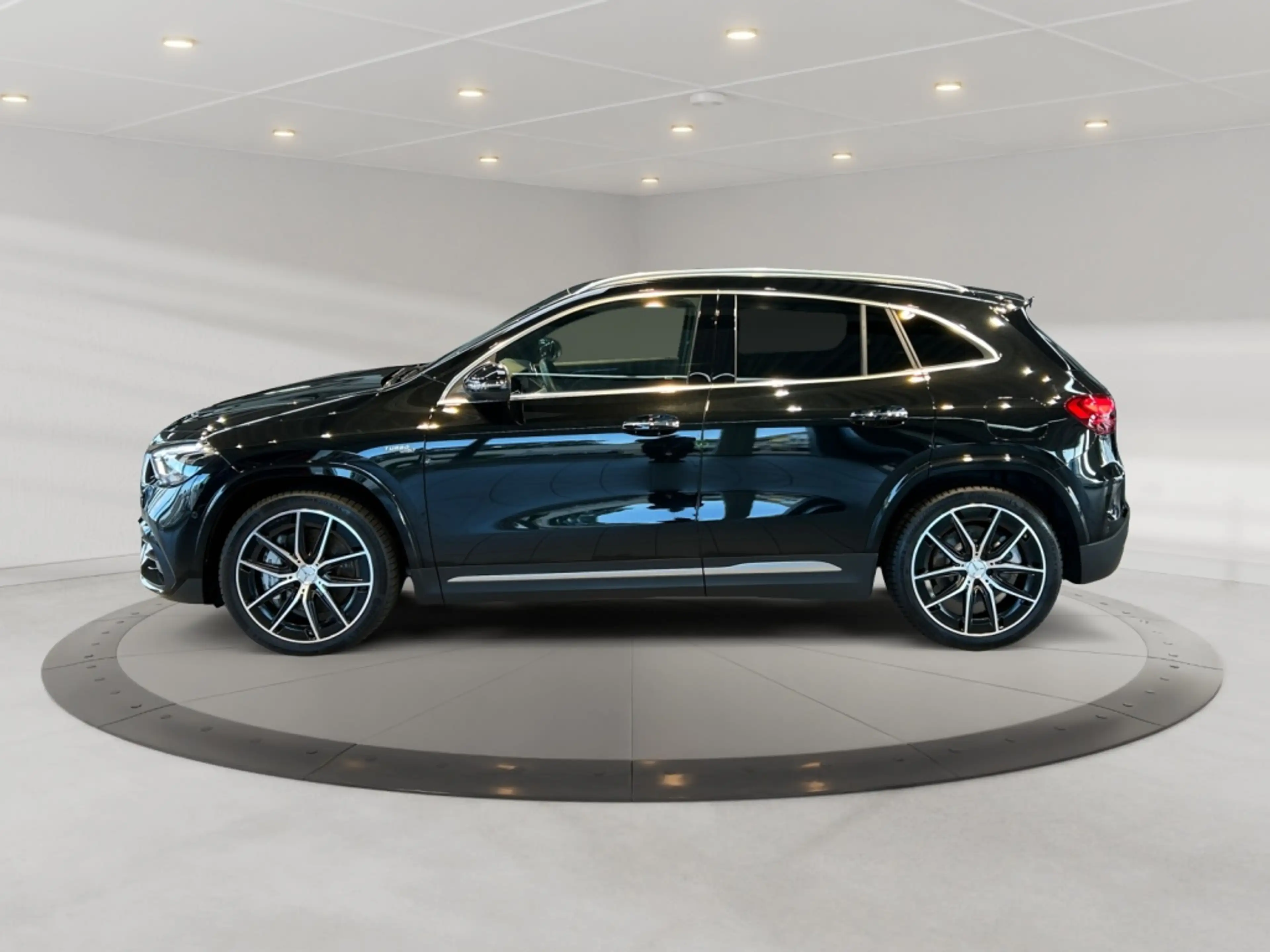 Mercedes-Benz GLA 35 AMG GLA 35 4matic AMG AMG+MBUX+MBeam+Wide+Cam+LED — photo 5