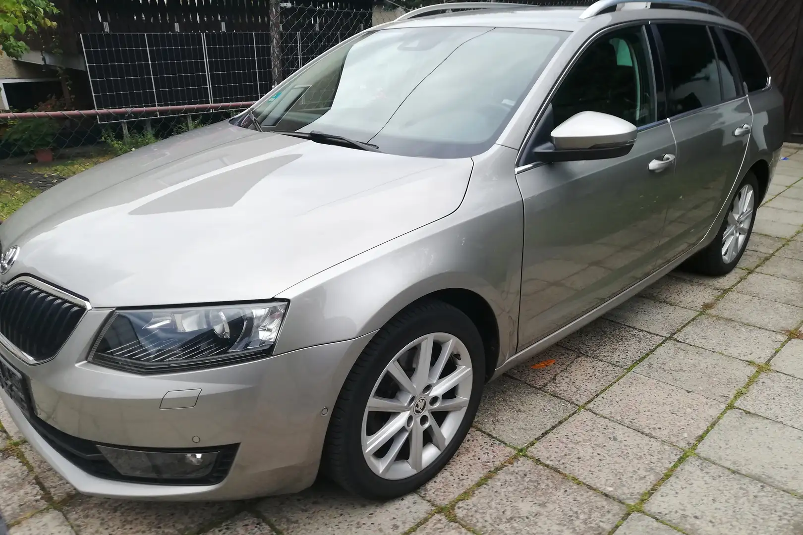 Skoda Octavia Octavia Combi 1.8 TSI Green tec DSG Elegance L&K Grau - 2