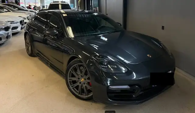Porsche Panamera view 8