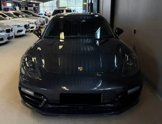 Porsche Panamera view 4