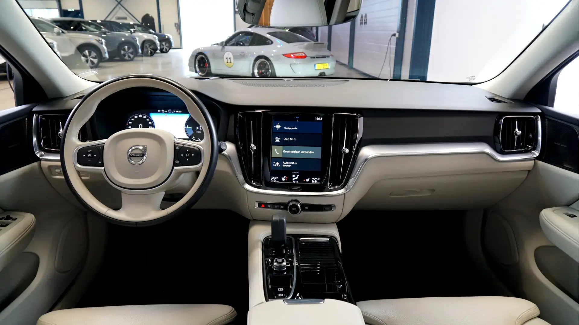 Volvo V60 2.0 T6 Recharge AWD 250kW/340pk Aut8 Inscription P Wit - 2