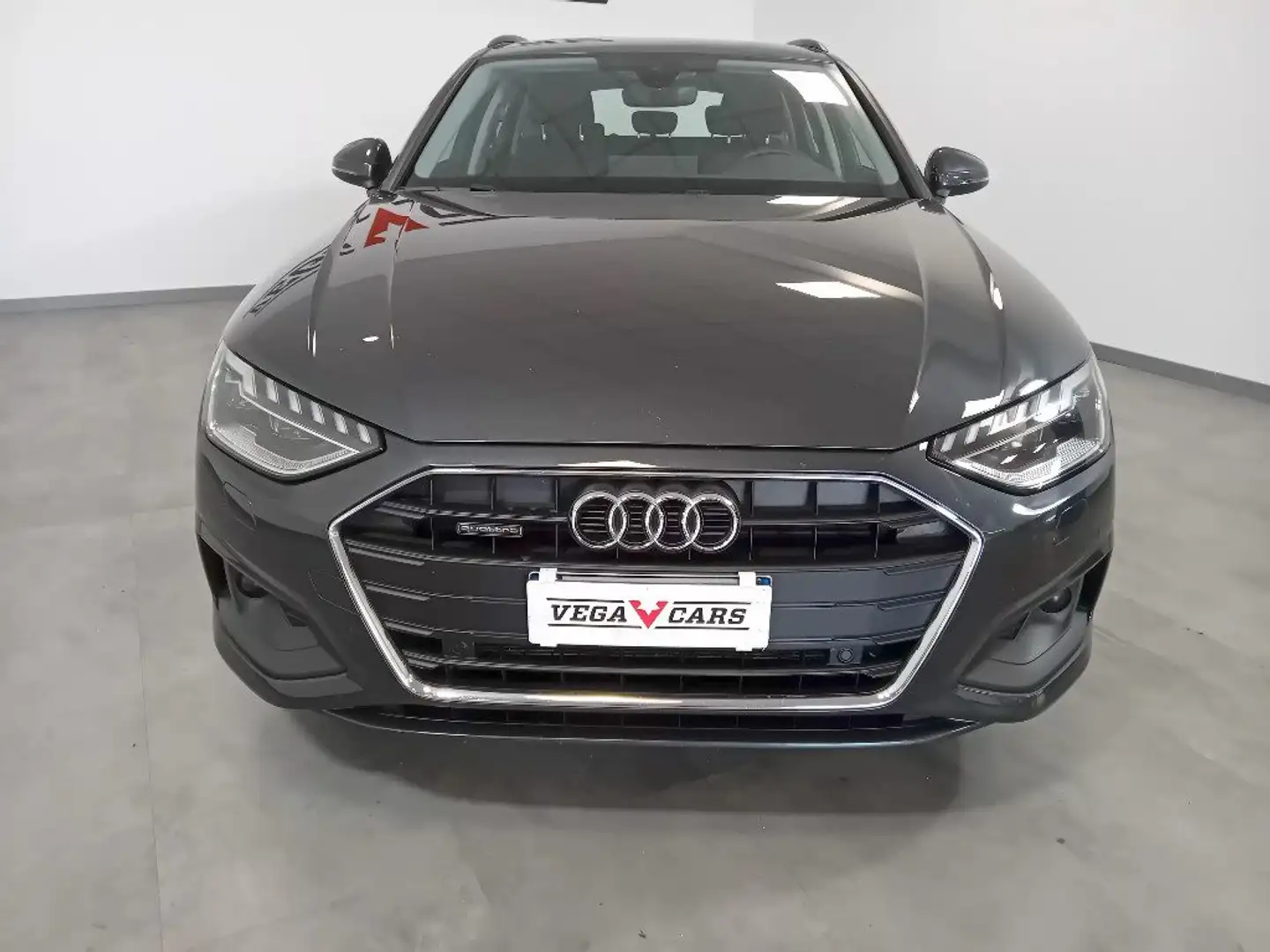 Audi A4 Avant 40 TDI quattro S tronic Business Advanced Grau - 2