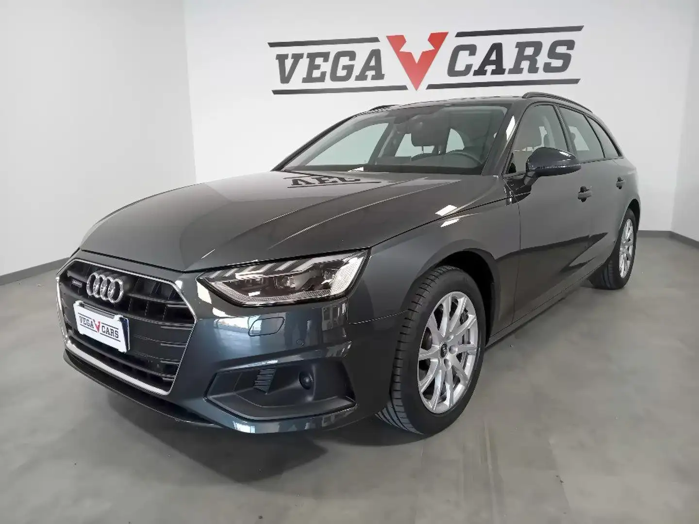 Audi A4 Avant 40 TDI quattro S tronic Business Advanced Grau - 1