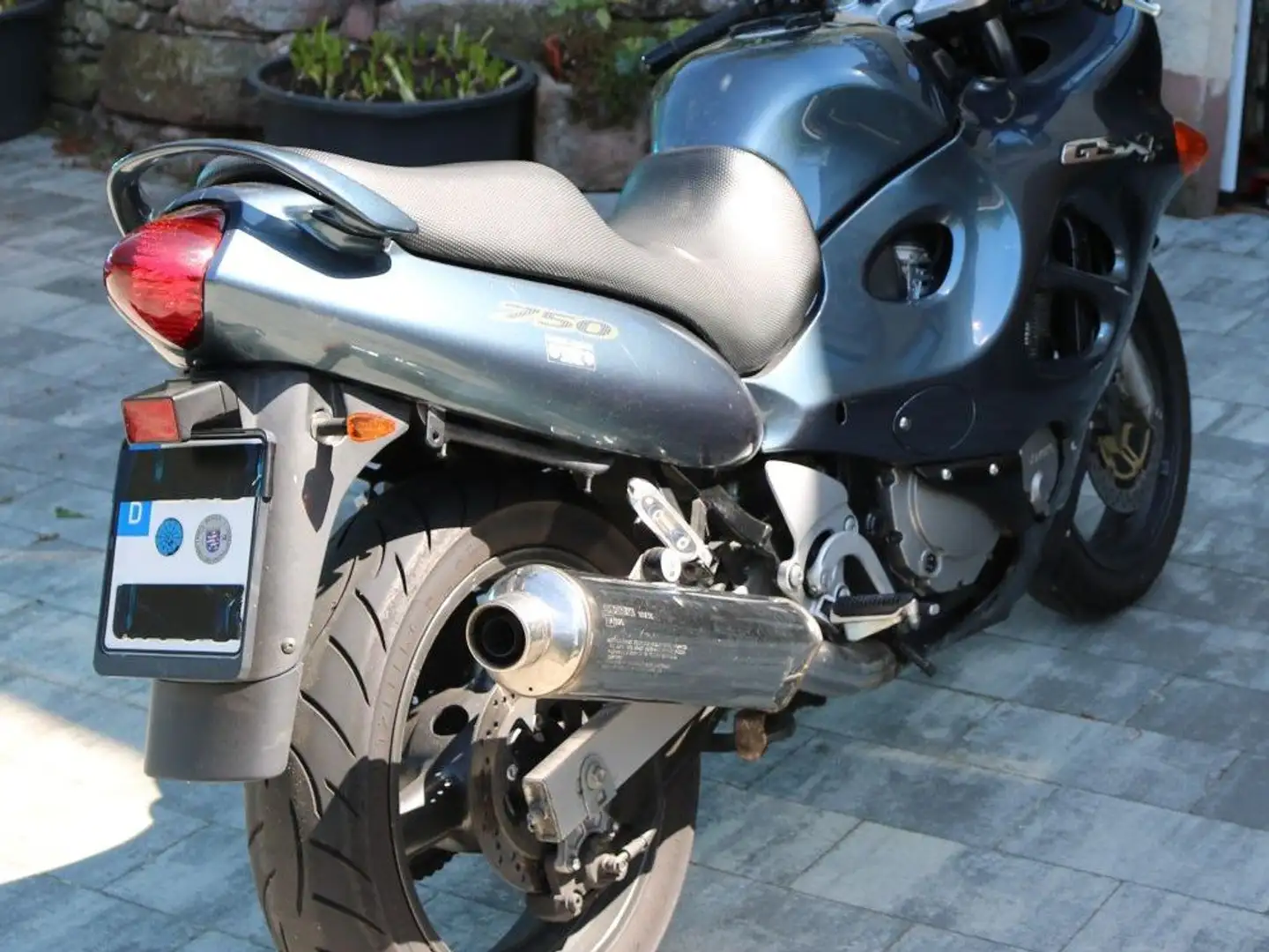 Suzuki GSX 750 Blau - 2