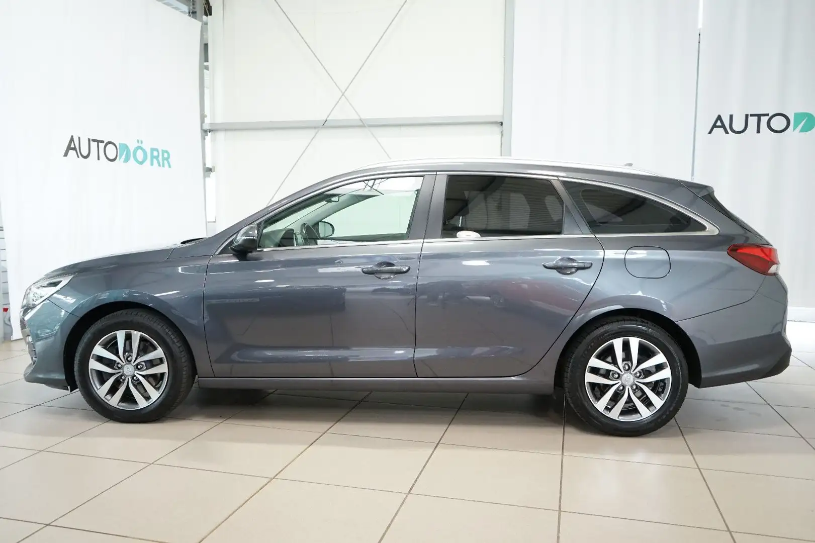 Hyundai i30 cw Trend 1.4 Sitzheizung+Rückfahrkamera+App Gris - 2