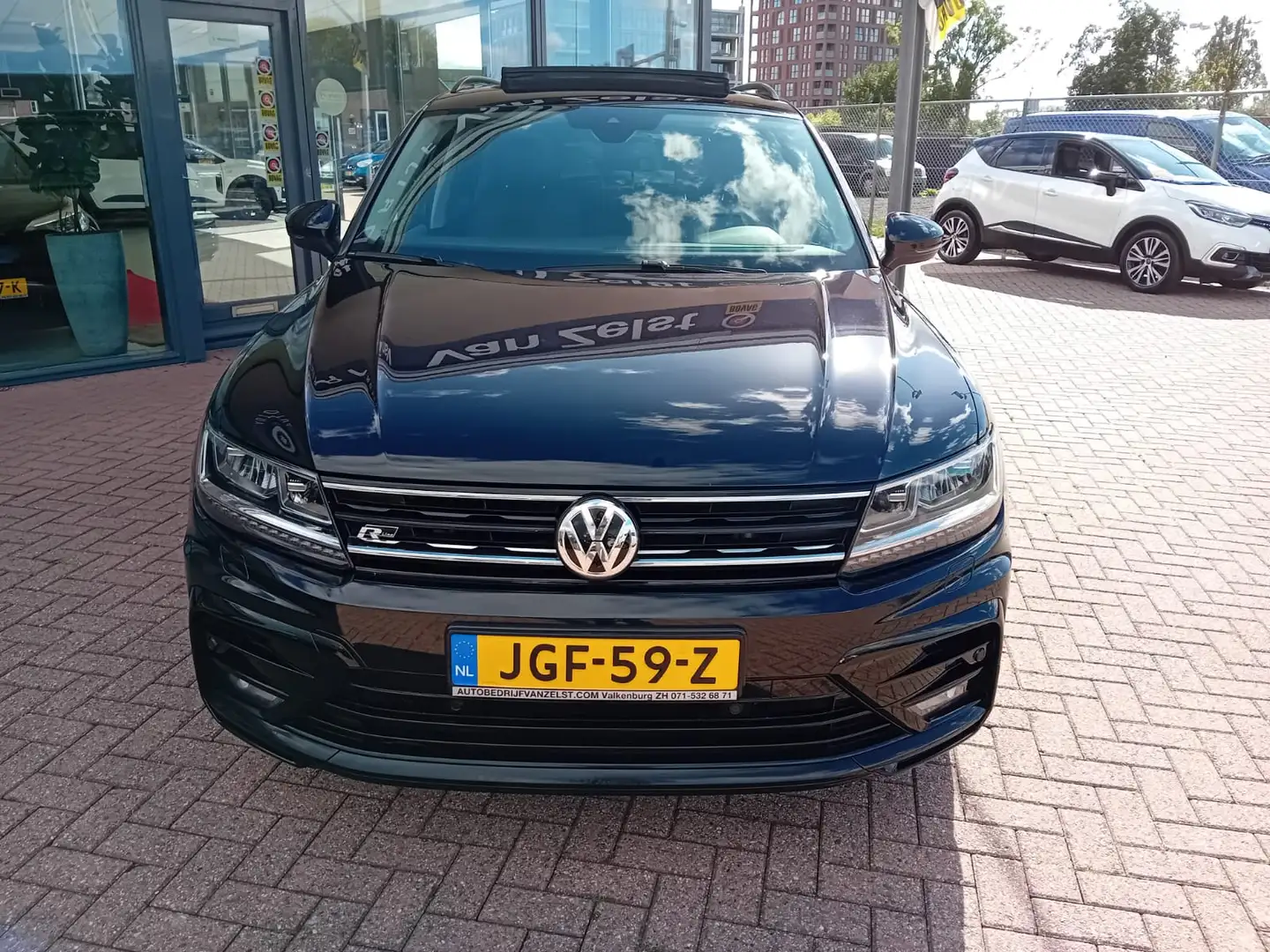 Volkswagen Tiguan 1.5 TSI ACT Comfortline Business R, Automaat, Zeer Zwart - 2
