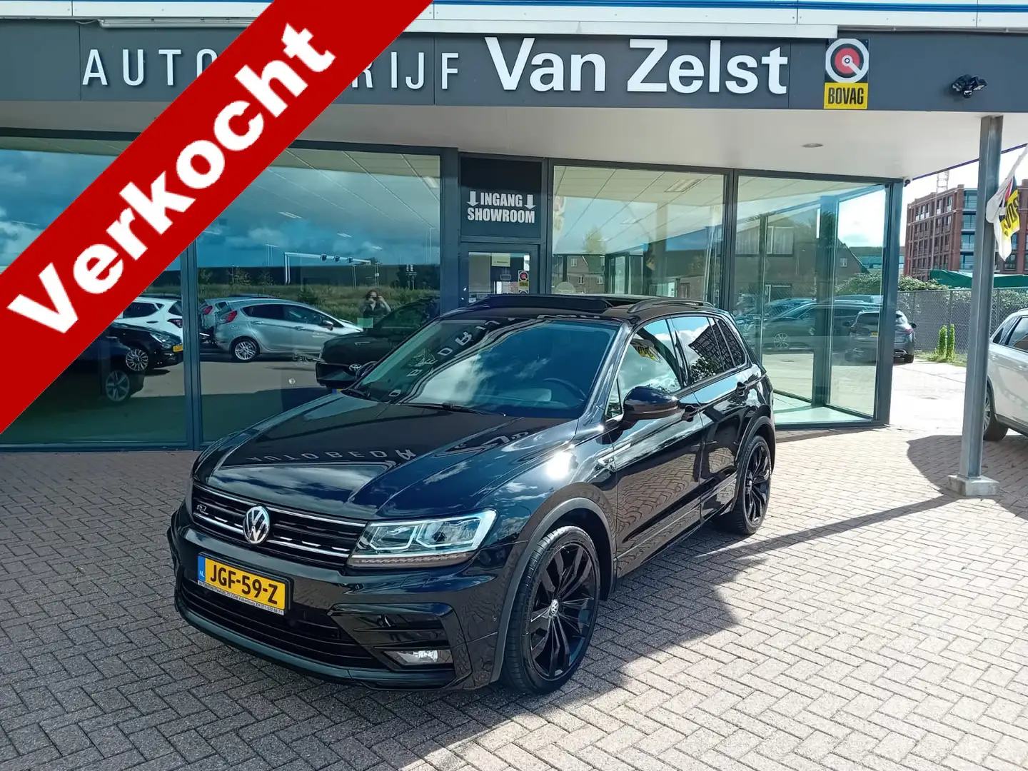 Volkswagen Tiguan 1.5 TSI ACT Comfortline Business R, Automaat, Zeer Zwart - 1