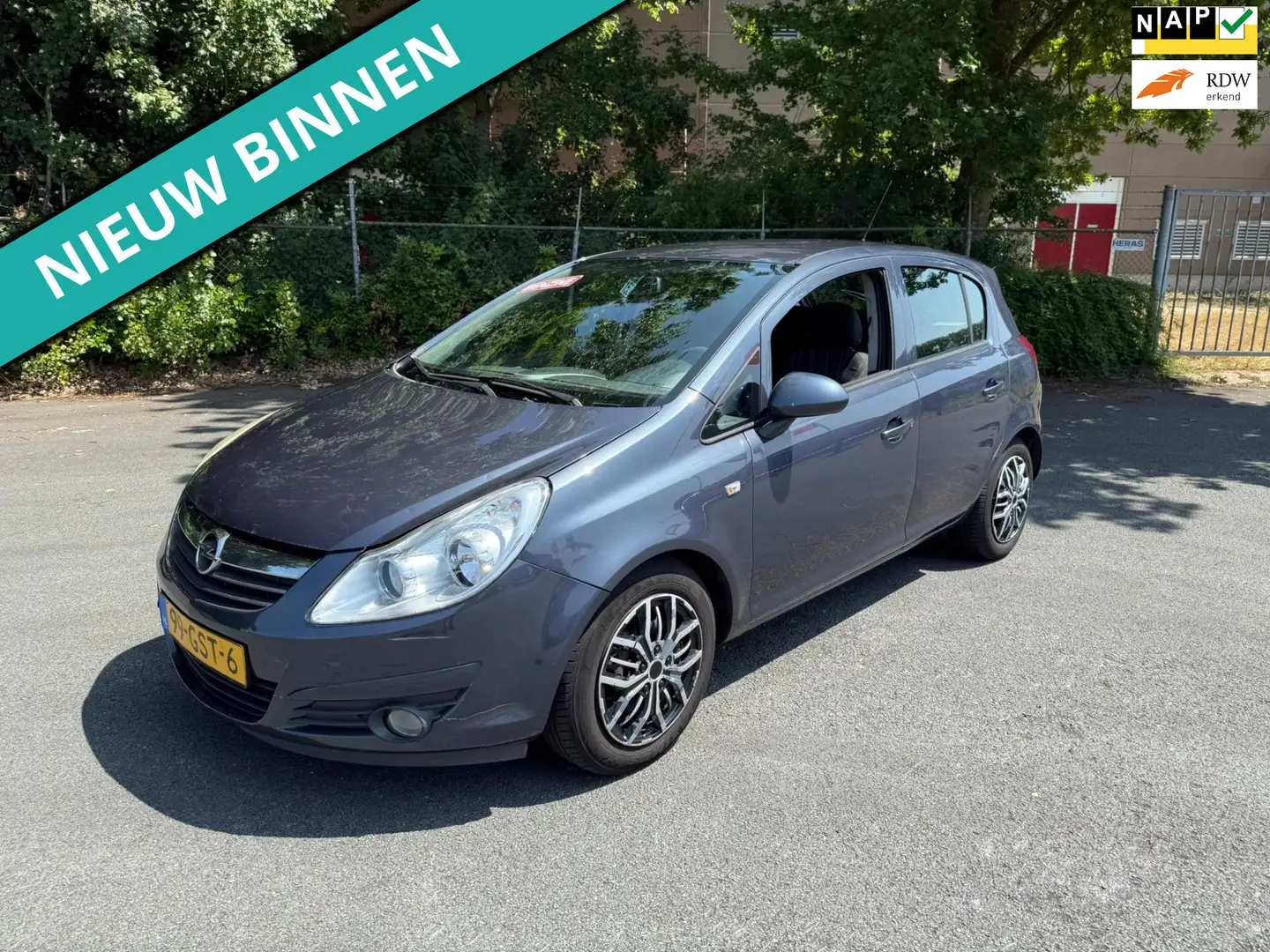 Opel Corsa 1.4-16V Enjoy LEUKE AUTO ZO INGERUILD ZO WEG PRIJS Grijs - 1