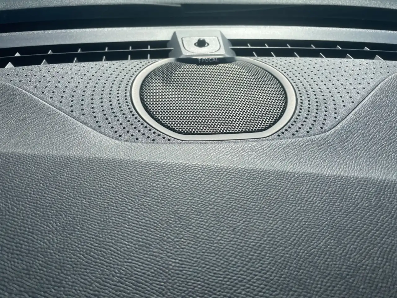 Peugeot 408 GT PT 130 EAT8 PANO LED Navi Memory Sitze Soundsys, миниатюра 20