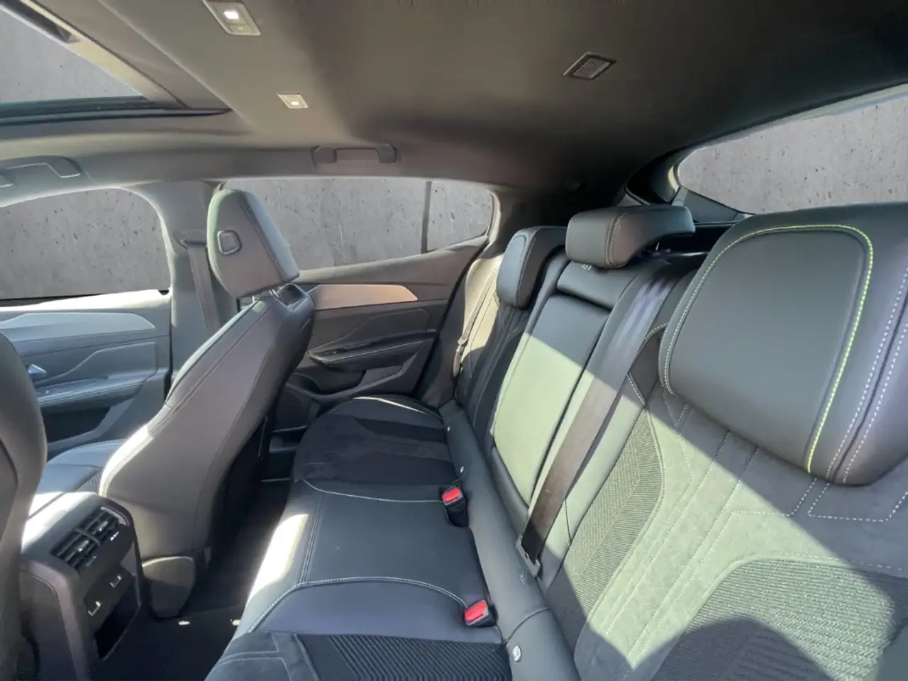 Peugeot 408 GT PT 130 EAT8 PANO LED Navi Memory Sitze Soundsys, миниатюра 8