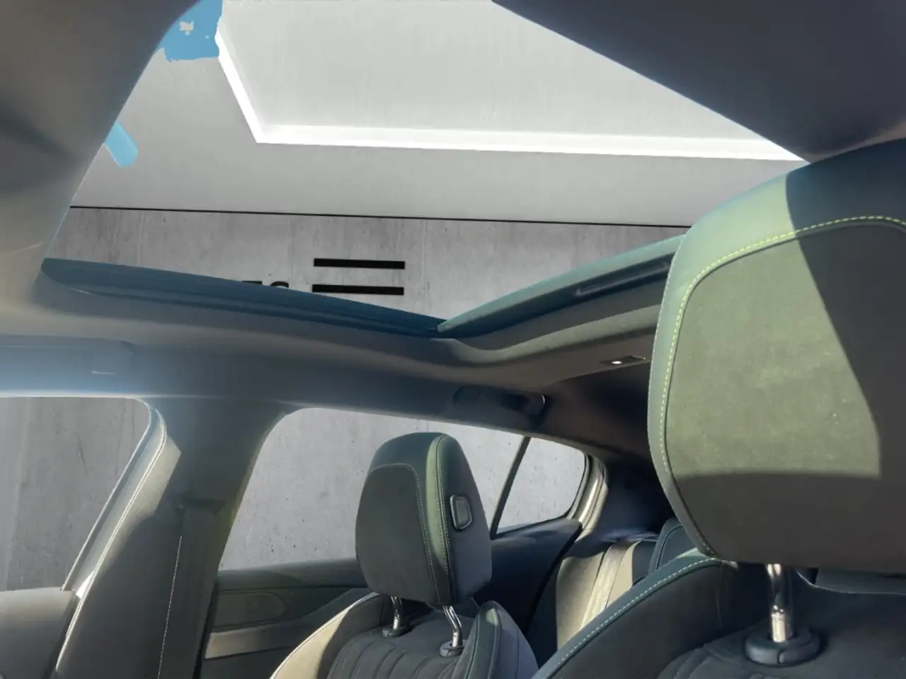 Peugeot 408 GT PT 130 EAT8 PANO LED Navi Memory Sitze Soundsys, миниатюра 17