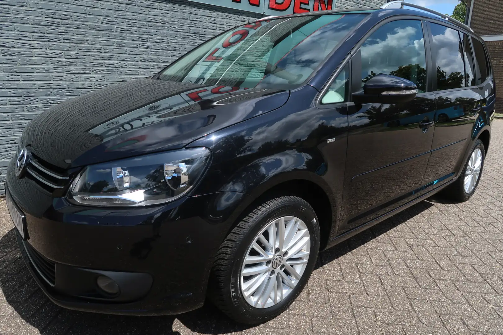 Volkswagen Touran 1.4 TSI Comfortline Zeer complete auto Zwart - 1