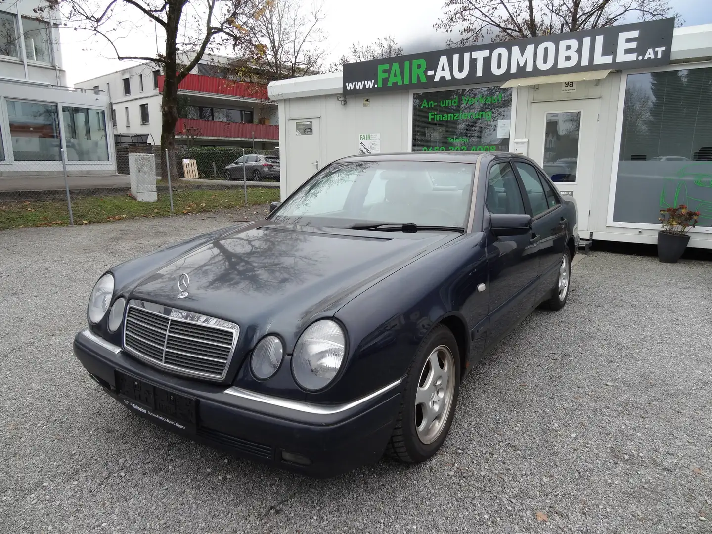 Mercedes-Benz E 200 Classic CDI Aut. Blau - 1