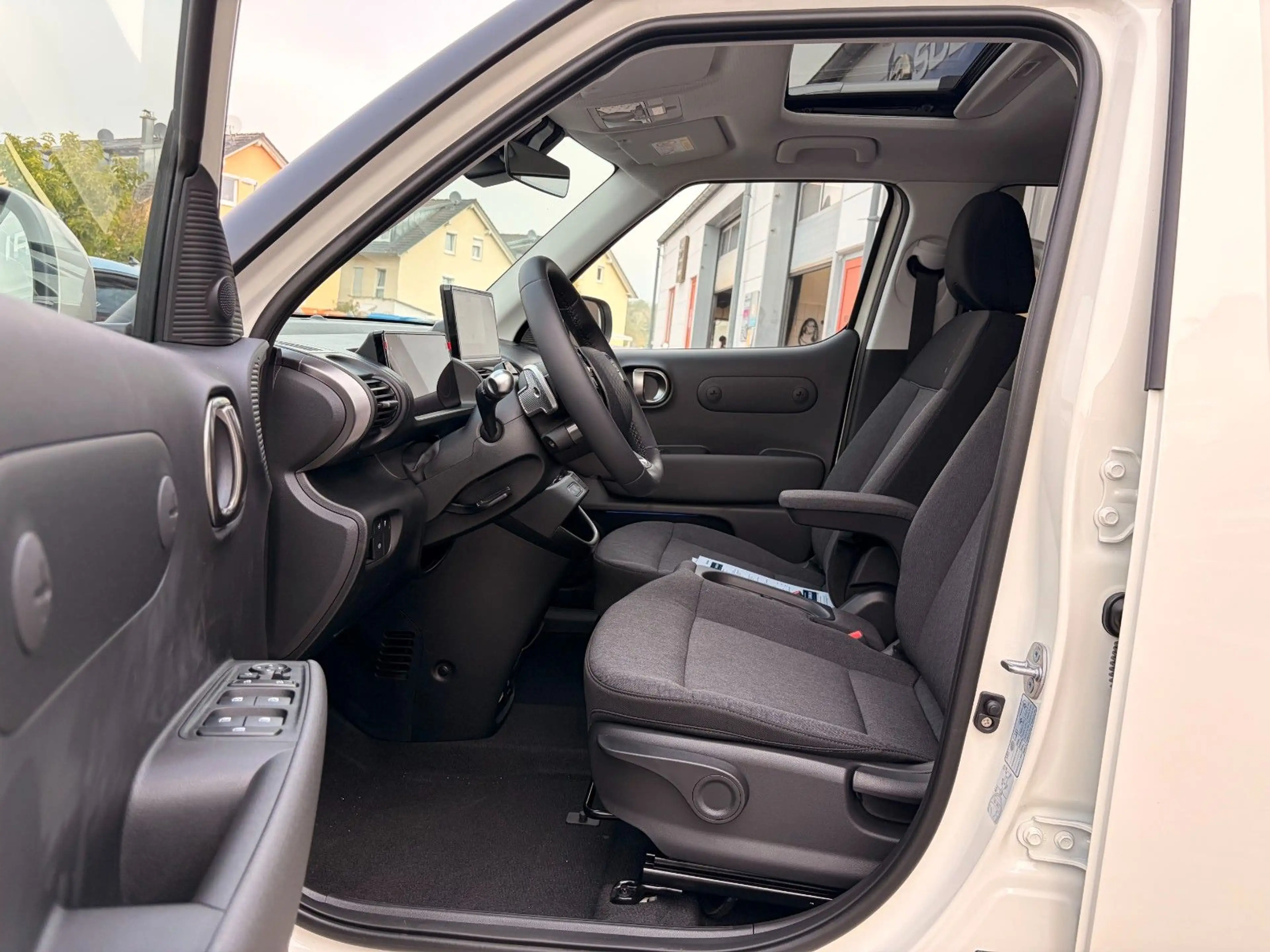 Hyundai Inster 49kWh Prime + V2L-Paket + Glasschiebedach — photo 6