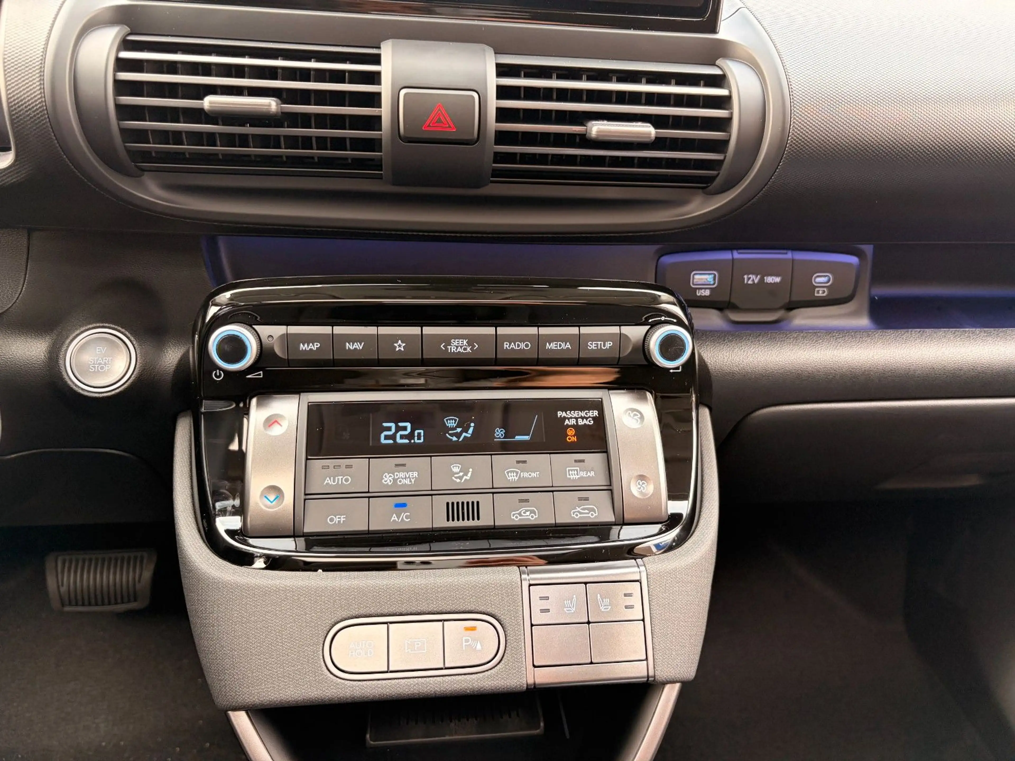 Hyundai Inster 49kWh Prime + V2L-Paket + Glasschiebedach — photo 15