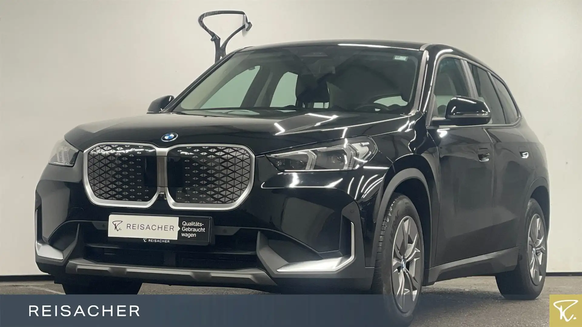 BMW iX1 IX1 A XDRIVE30 LCPro HUD 360 SHZ AdaptLED 17" LM Schwarz - 1