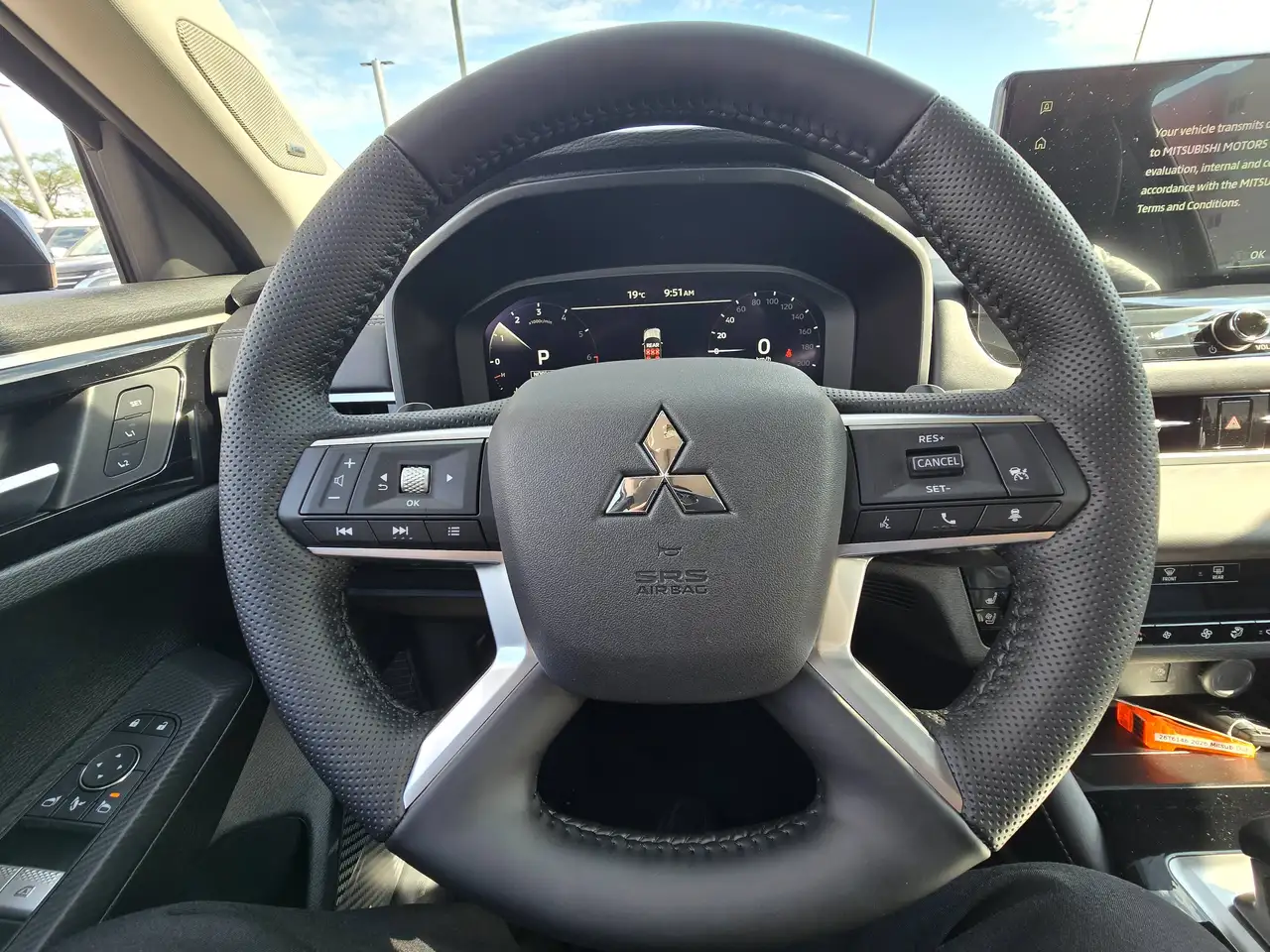Mitsubishi Outlander снимка Mitsubishi Outlander