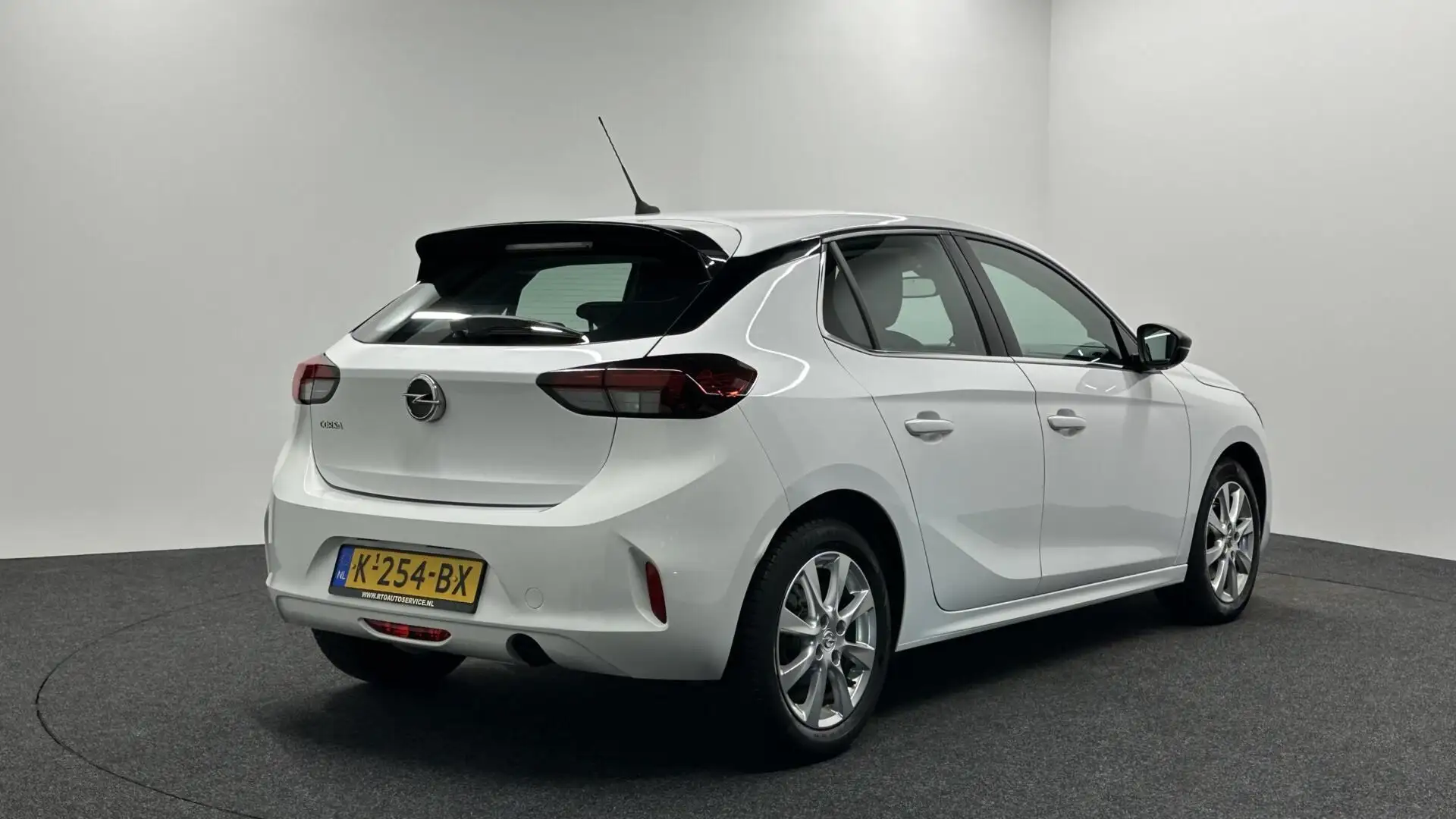 Opel Corsa 1.2 Elegance LM NAVIGATIE CARPLAY CRUISE ECC. Wit - 2