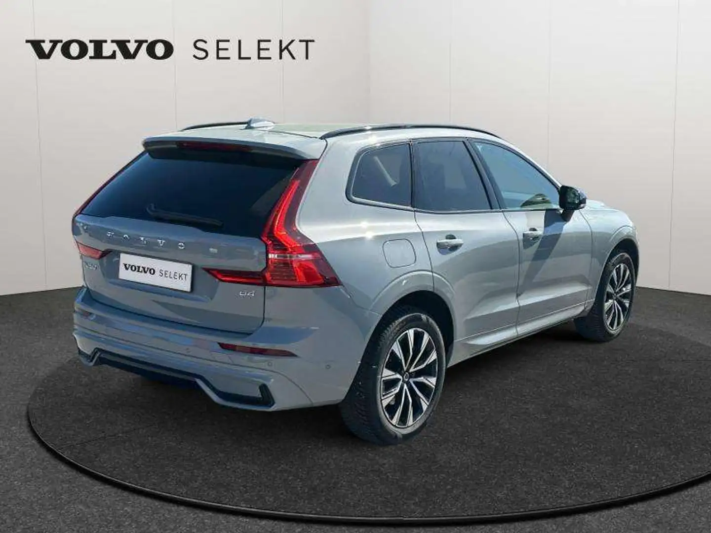 Volvo XC60 B4 Plus Dark / Essence Grau - 2