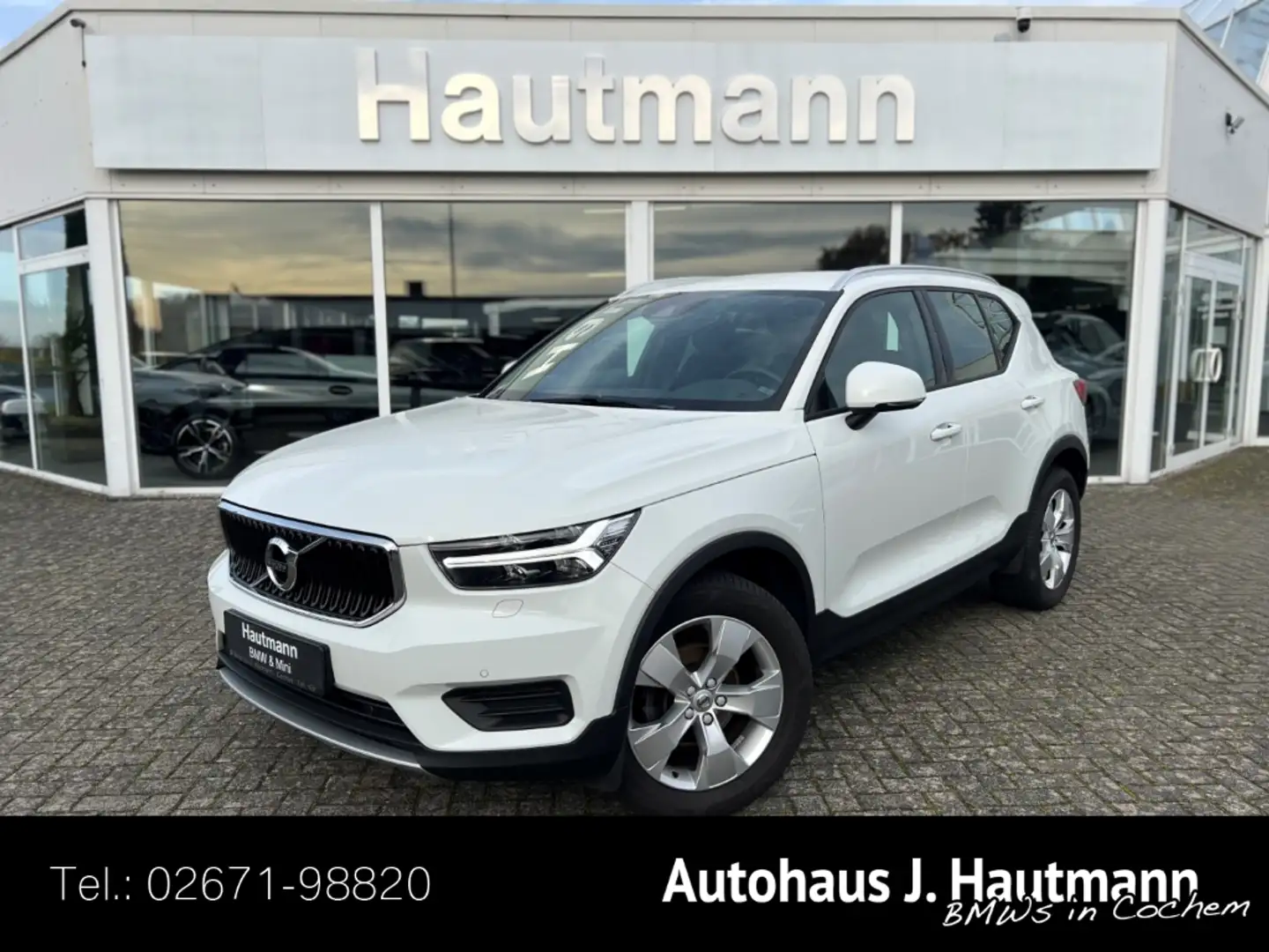 Volvo XC40 D3 Momentum +1.HAND+AHK+RFK+LED+APPLE CP+ Weiß - 1