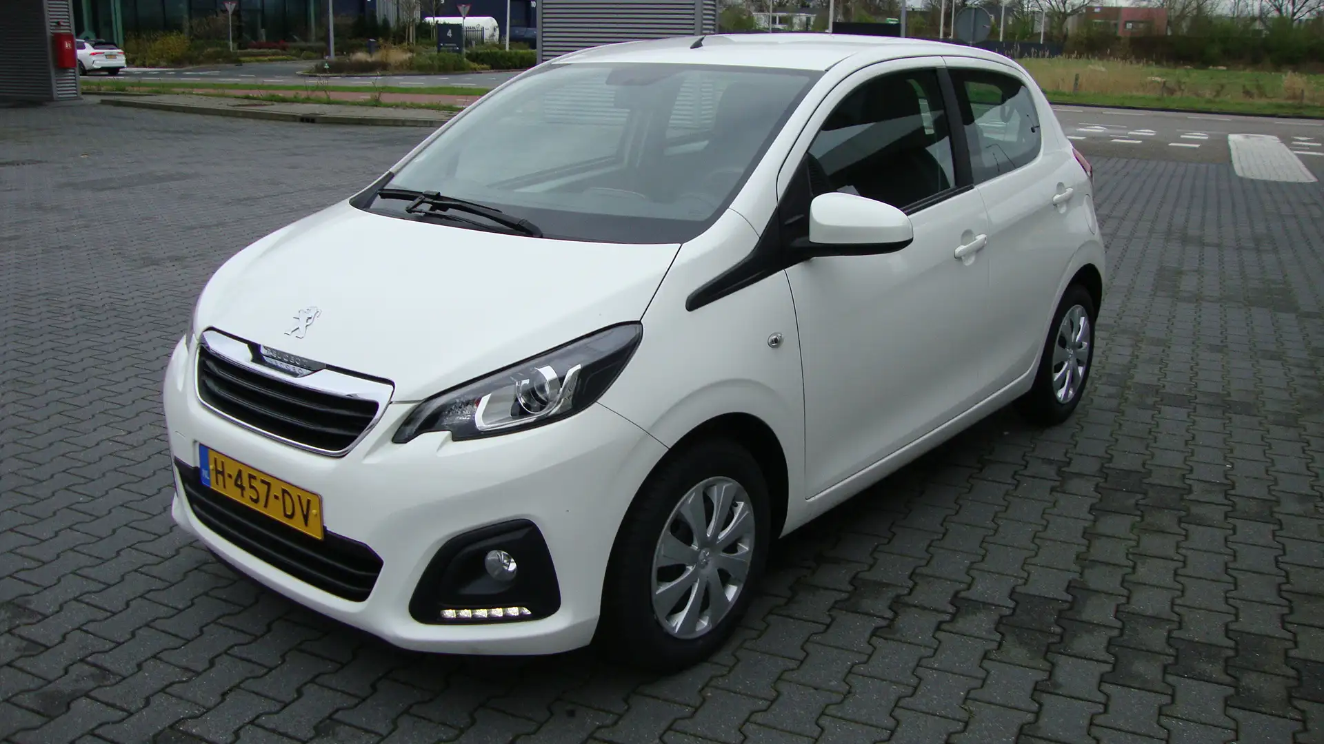 Peugeot 108 1.0 e-VTi 72pk 5D Active Wit - 1