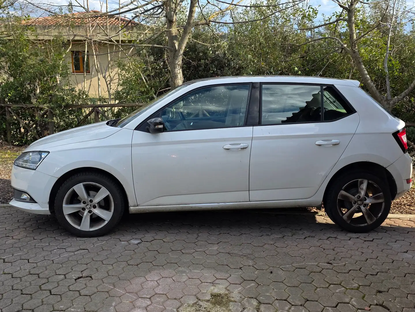 Skoda Fabia Fabia 1.0 mpi Twin Color Nero 75cv my19 Bianco - 2