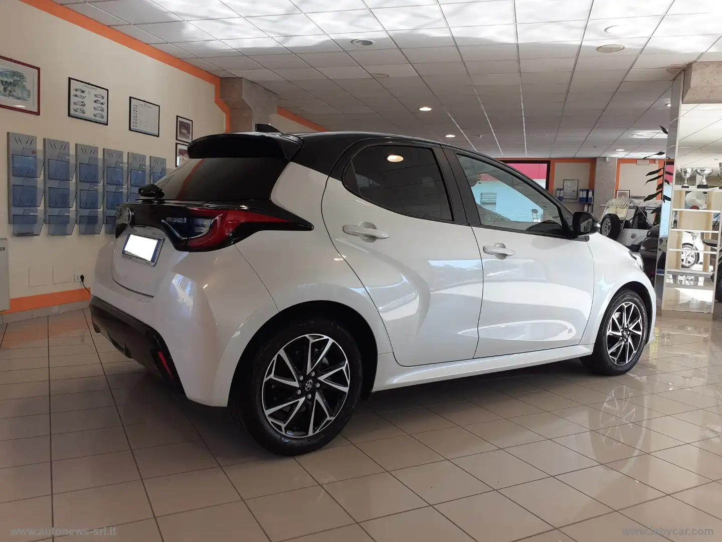 Toyota Yaris 1.5 Hybrid 5p. Lounge PARI AL NUOVO LOUNGE Bianco - 2