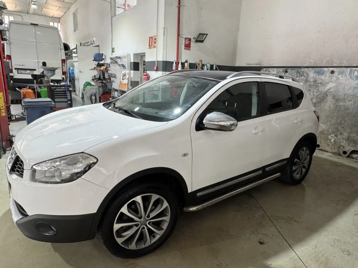 Nissan Qashqai 1.6 Tekna Premium 4x2 17´´ Wit - 1