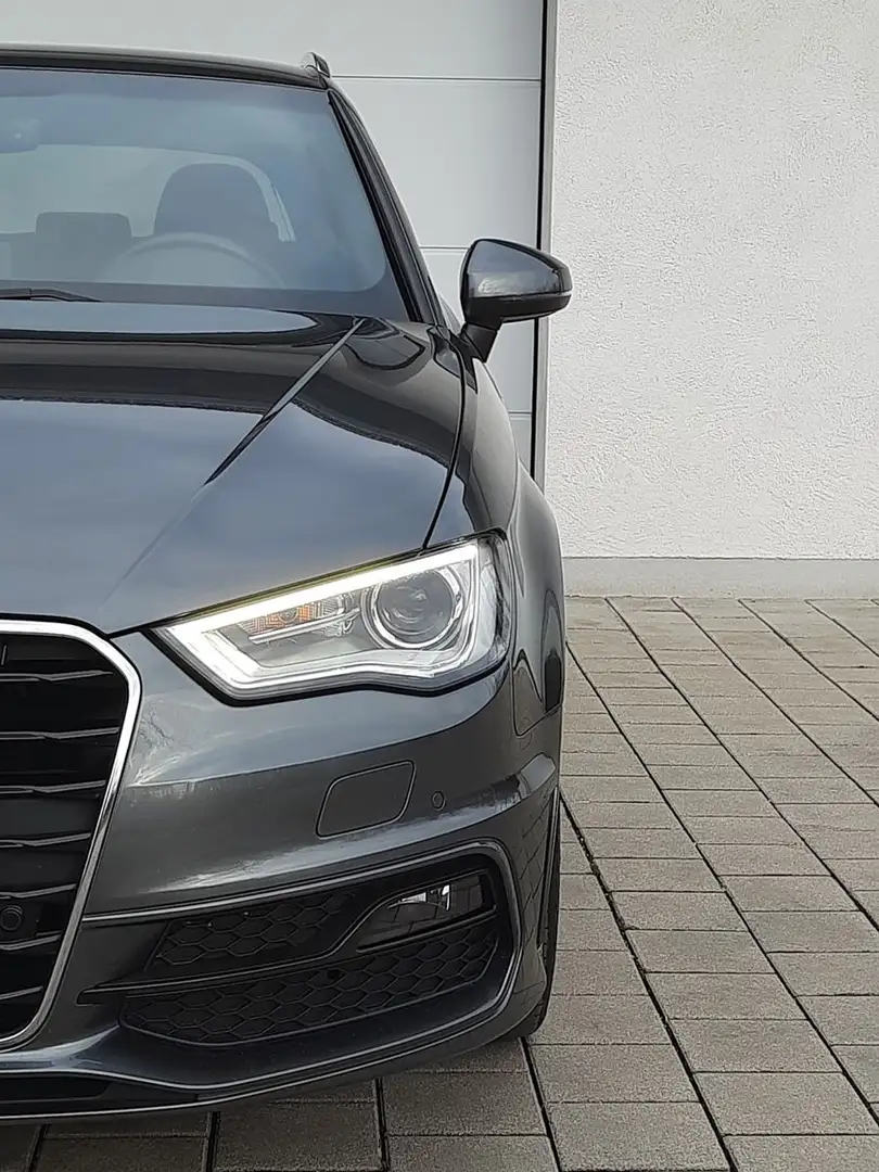 Audi A3 Sportback/3xS-line Sportpaket/Bi-Xen/Navi/18" Grau - 1