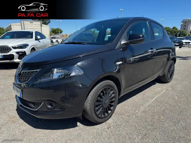 Lancia Ypsilon view 9