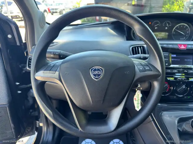 Lancia Ypsilon view 11