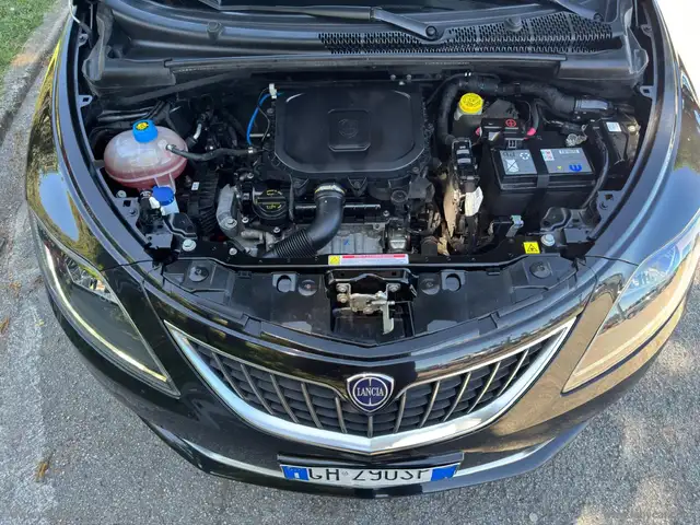 Lancia Ypsilon view 6