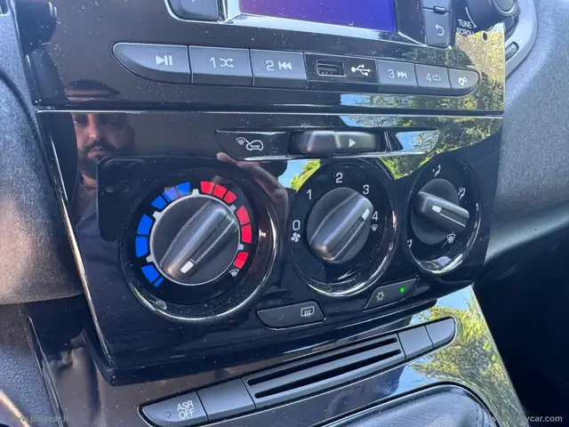 Lancia Ypsilon view 14