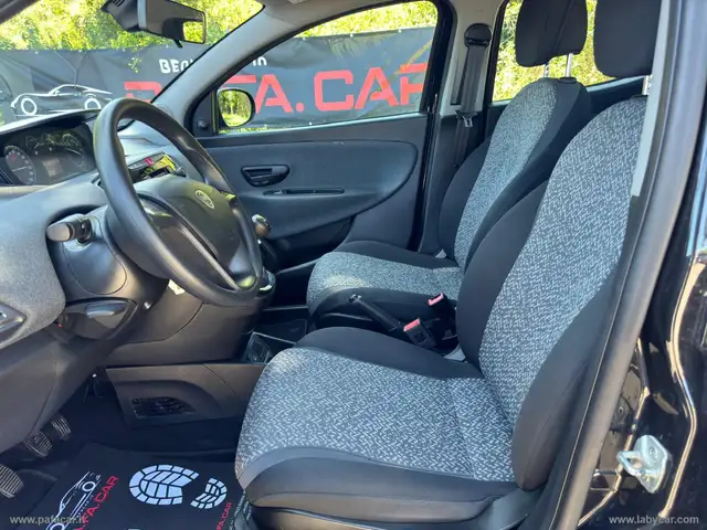 Lancia Ypsilon view 8