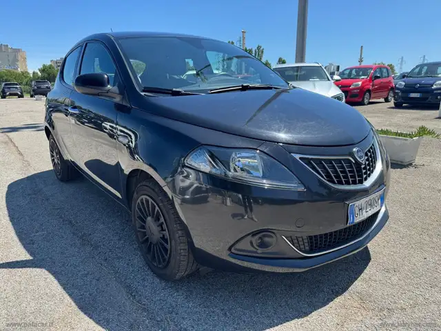 Lancia Ypsilon view 3