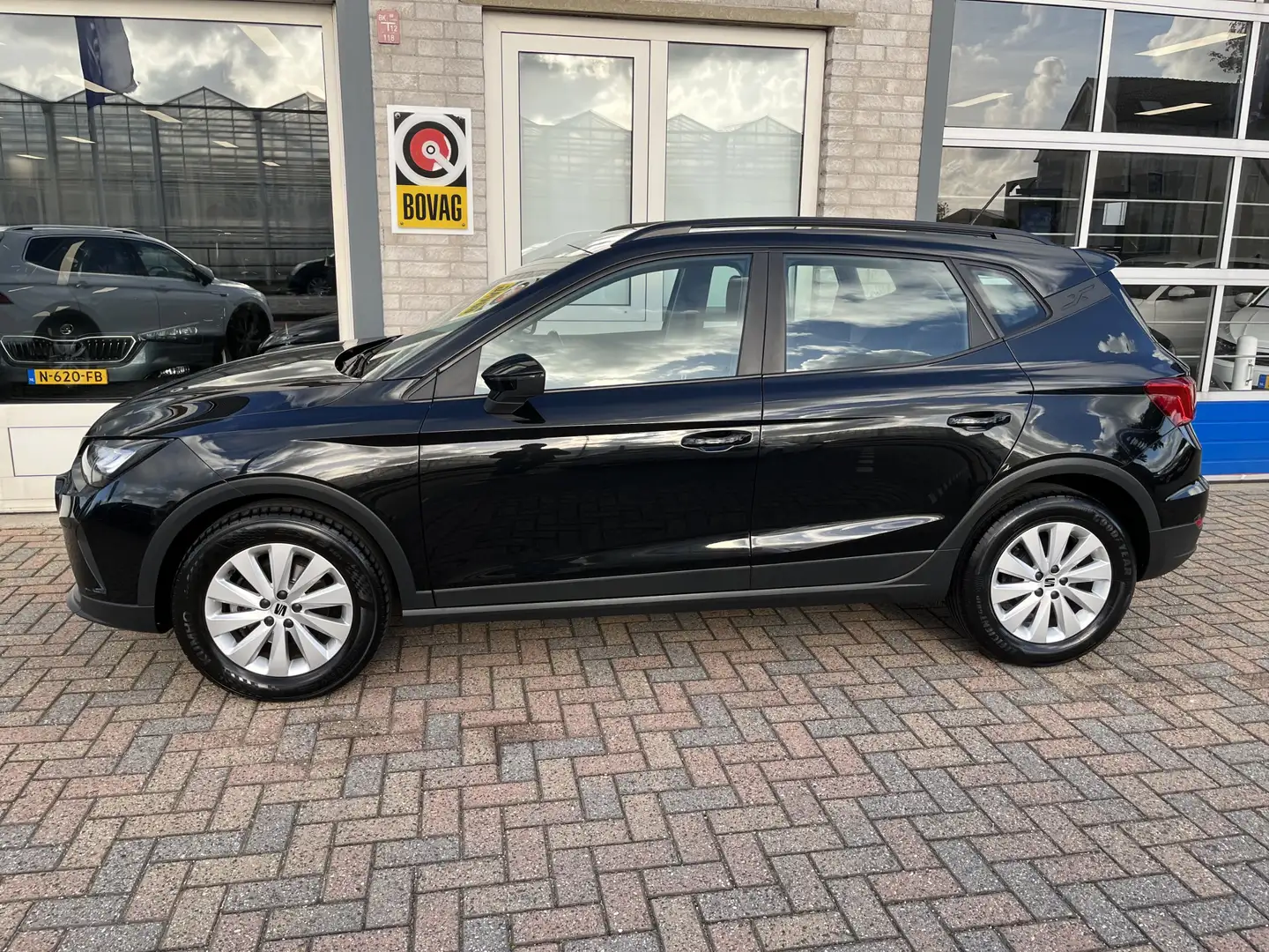 SEAT Arona 1.0 TSI Style / PARK. SENSOREN/ CRUISE/ FULL LINK/ Noir - 2