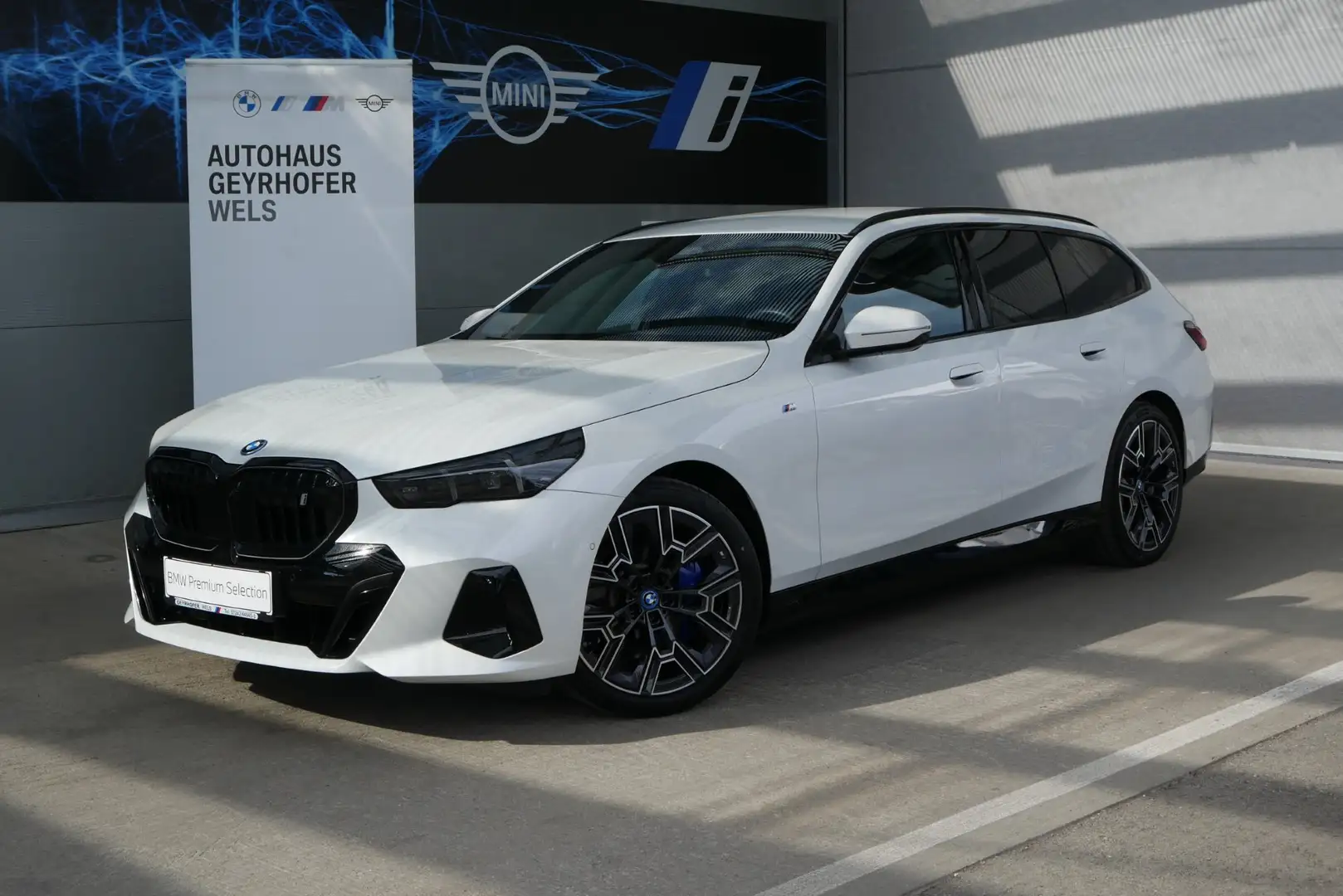 BMW i5 eDrive40 *M-Paket Pro/B&W Sound/AHK/Comfort Paket/DA-Prof./Adapt. LED* Weiß - 1