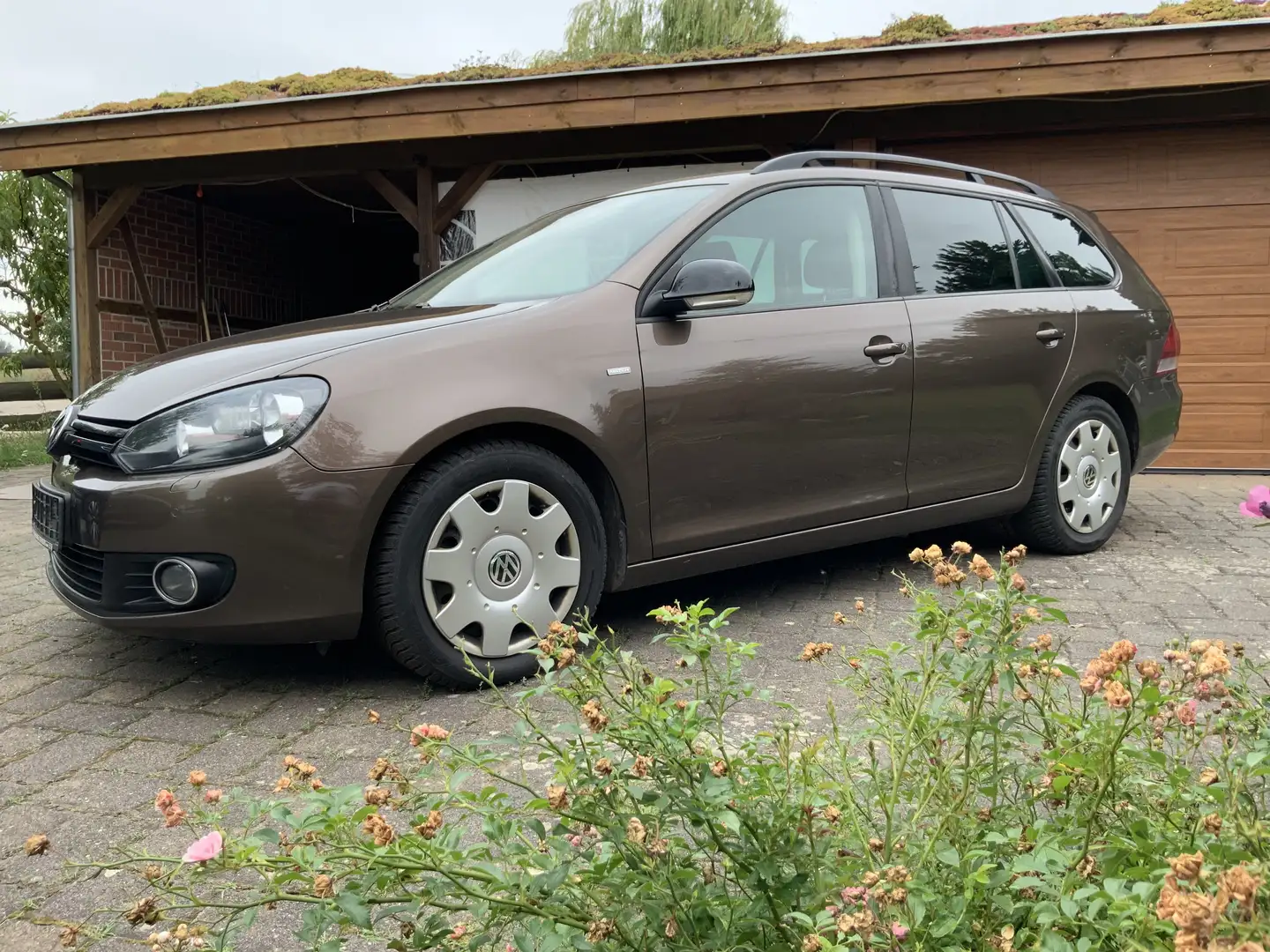 Volkswagen Golf Variant GolfVI Variant2.0TDI,140PS,Voll*STHZ*AHK*NAV*Kl*SH Barna - 1